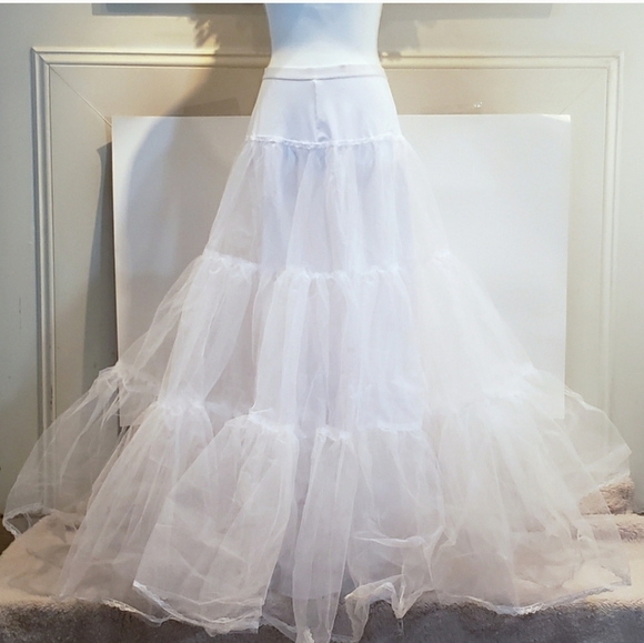 NWT Davids's Bridal Weddimg Dress Ball Gown Petticoat Slip - Picture 1 of 3